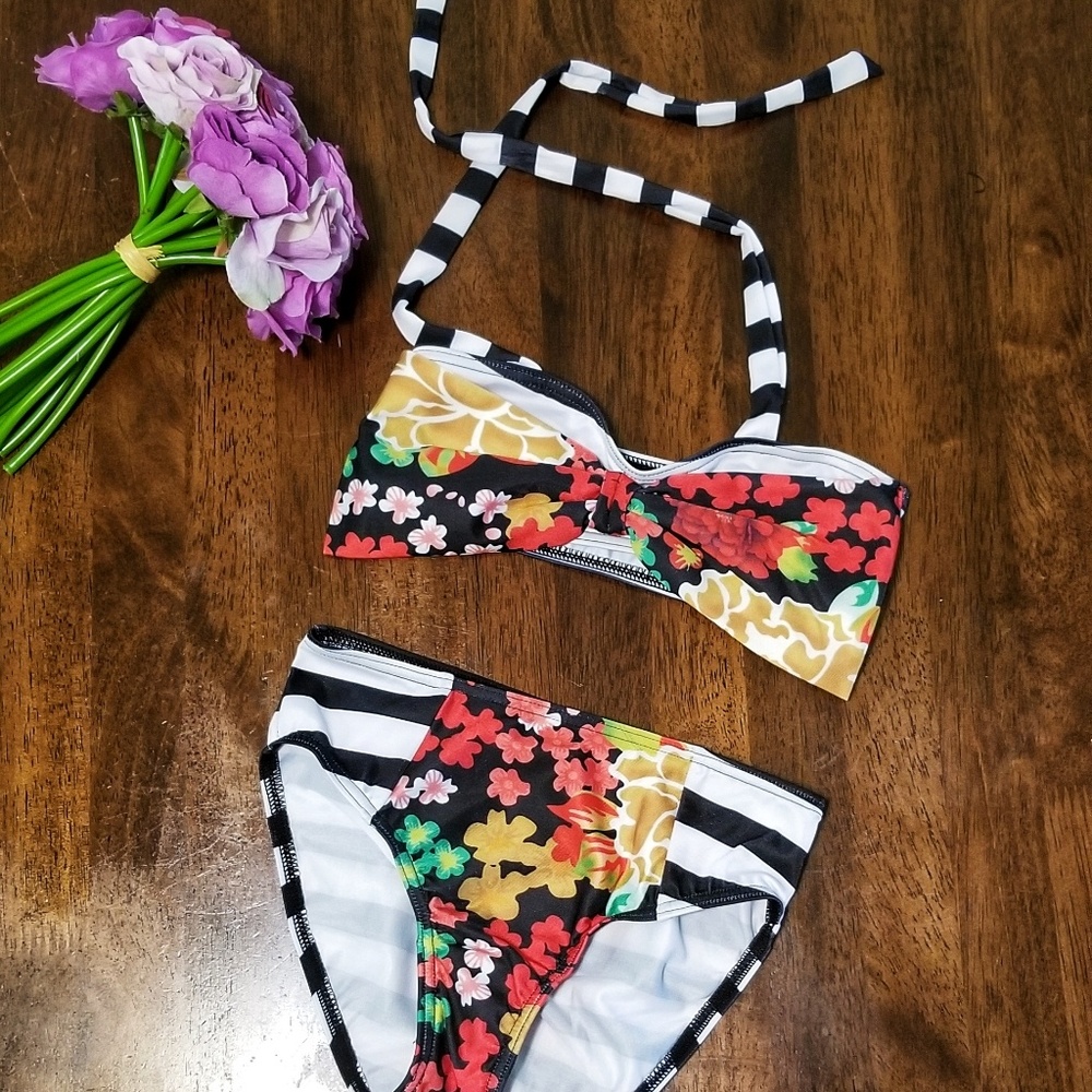 Striped Flower Bikini - Picture 2 of 3